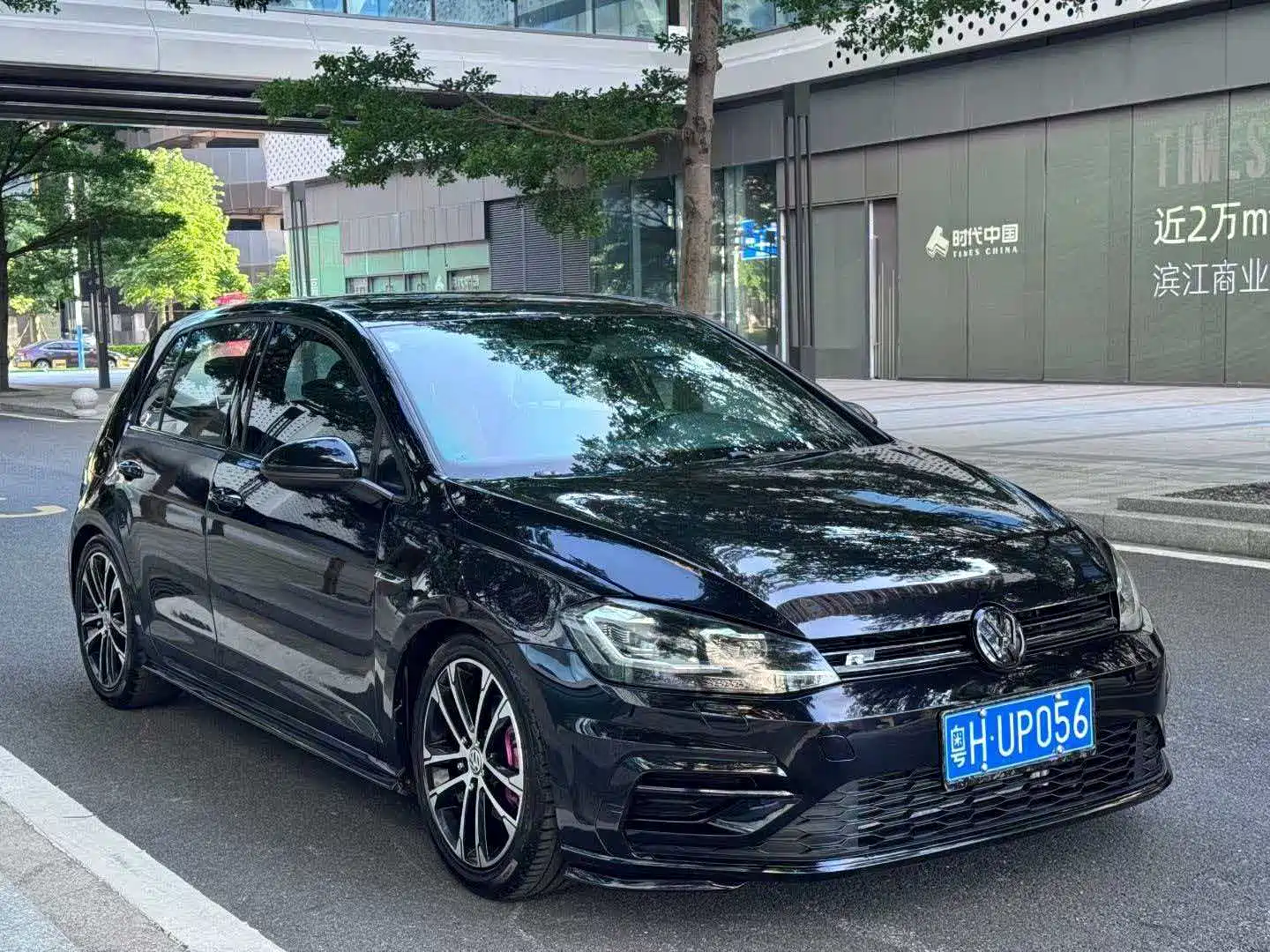 Photo 1 - Volkswagen Golf