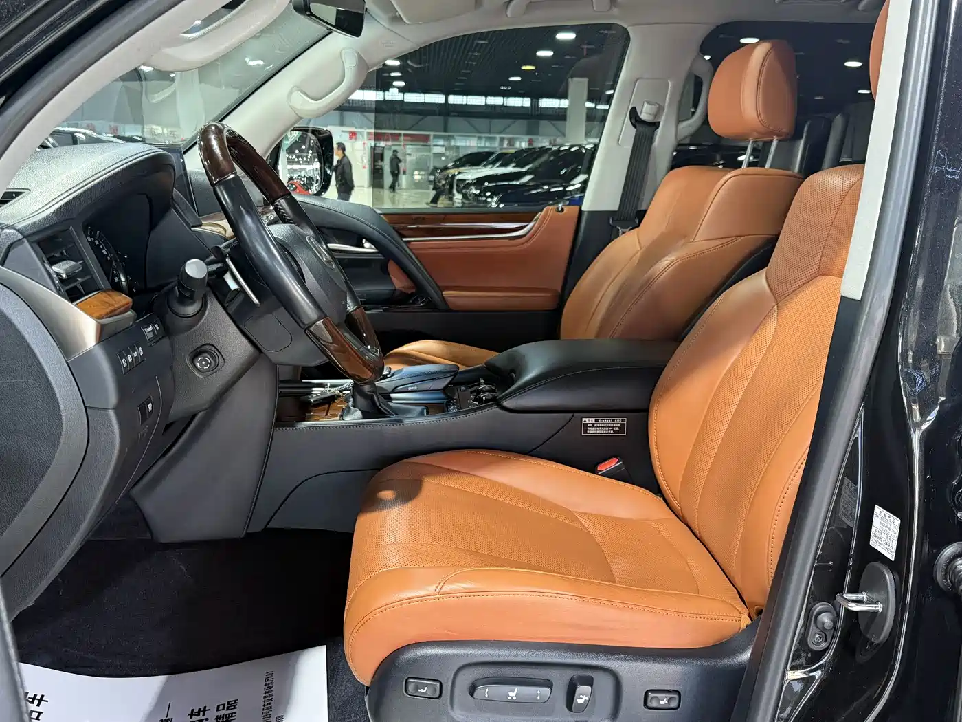 Lexus LX 2017 570 Prestige Luxury фото 4