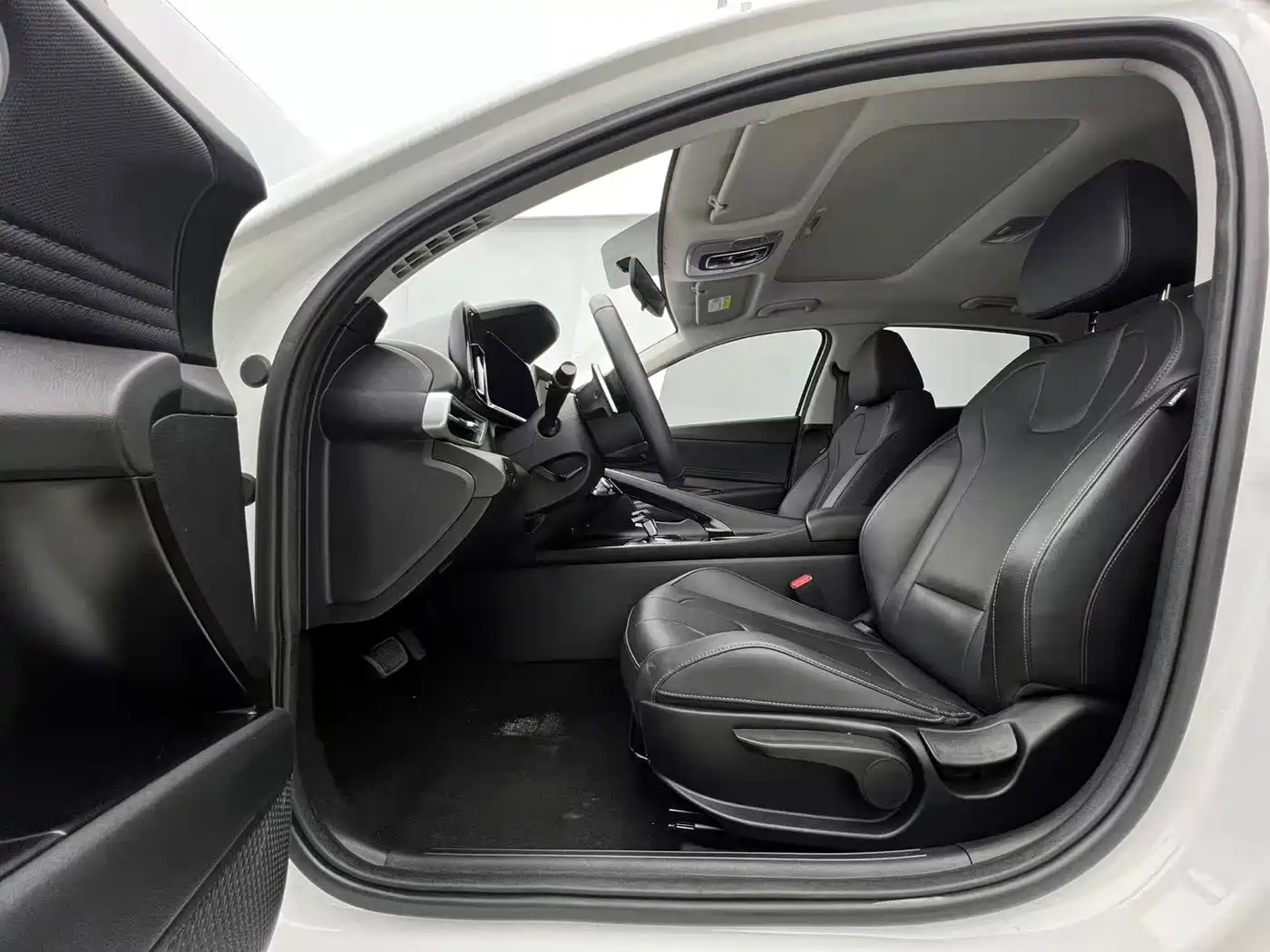 Hyundai Elantra 2022 1.5L CVT GLX Elite Edition фото 18