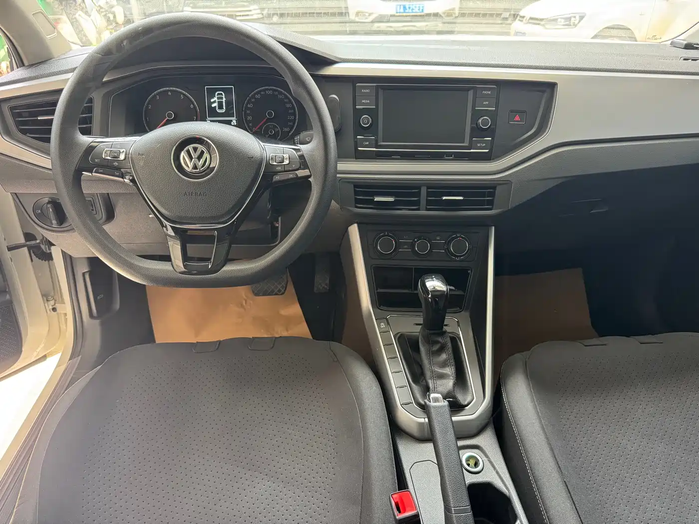 Volkswagen Polo 2021 Plus 1.5L Automatic Panorama Enjoyment Edition фото 9
