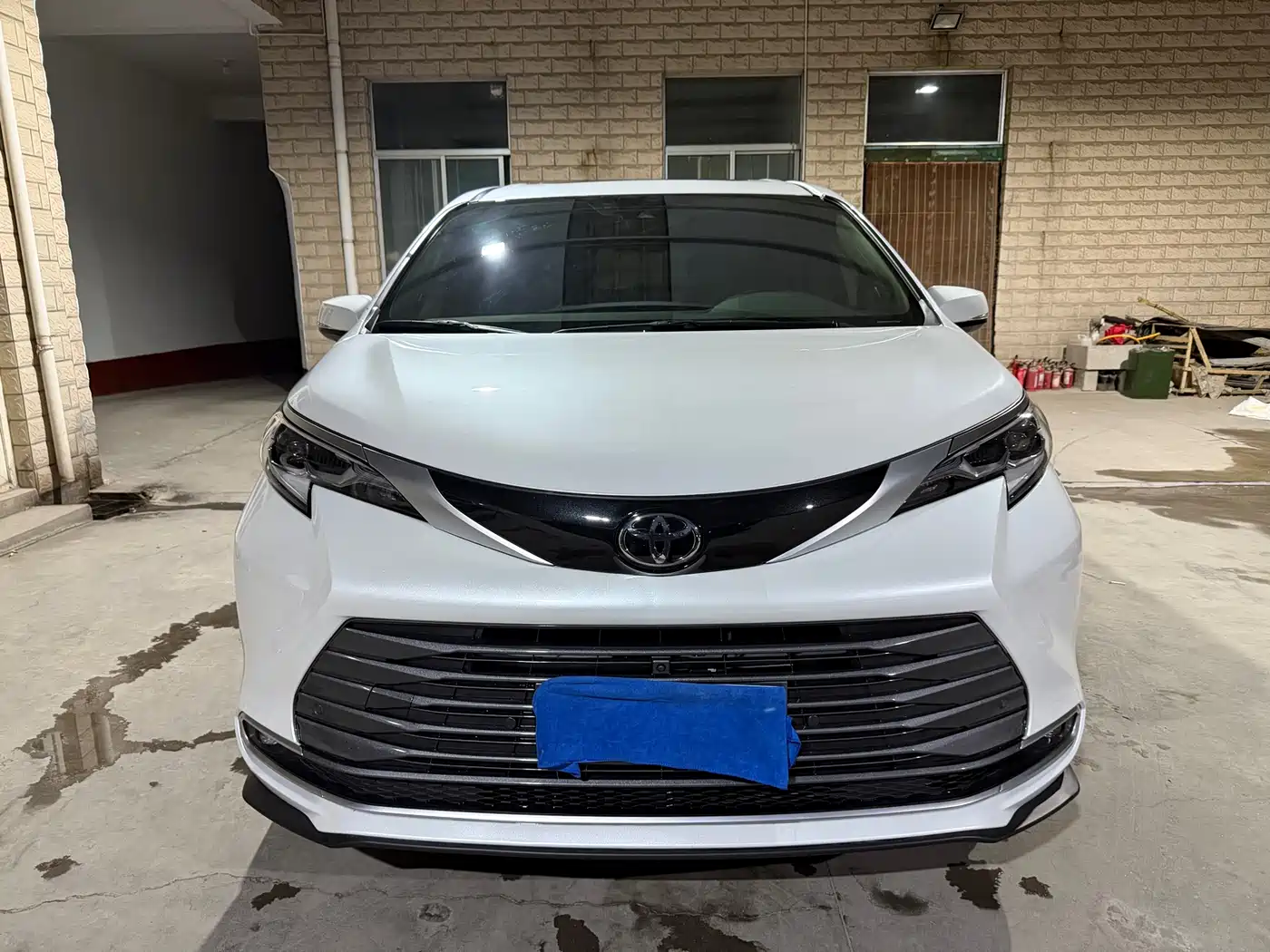 Toyota Sienna 2024 2.5L Hybrid 4WD Premium Edition
