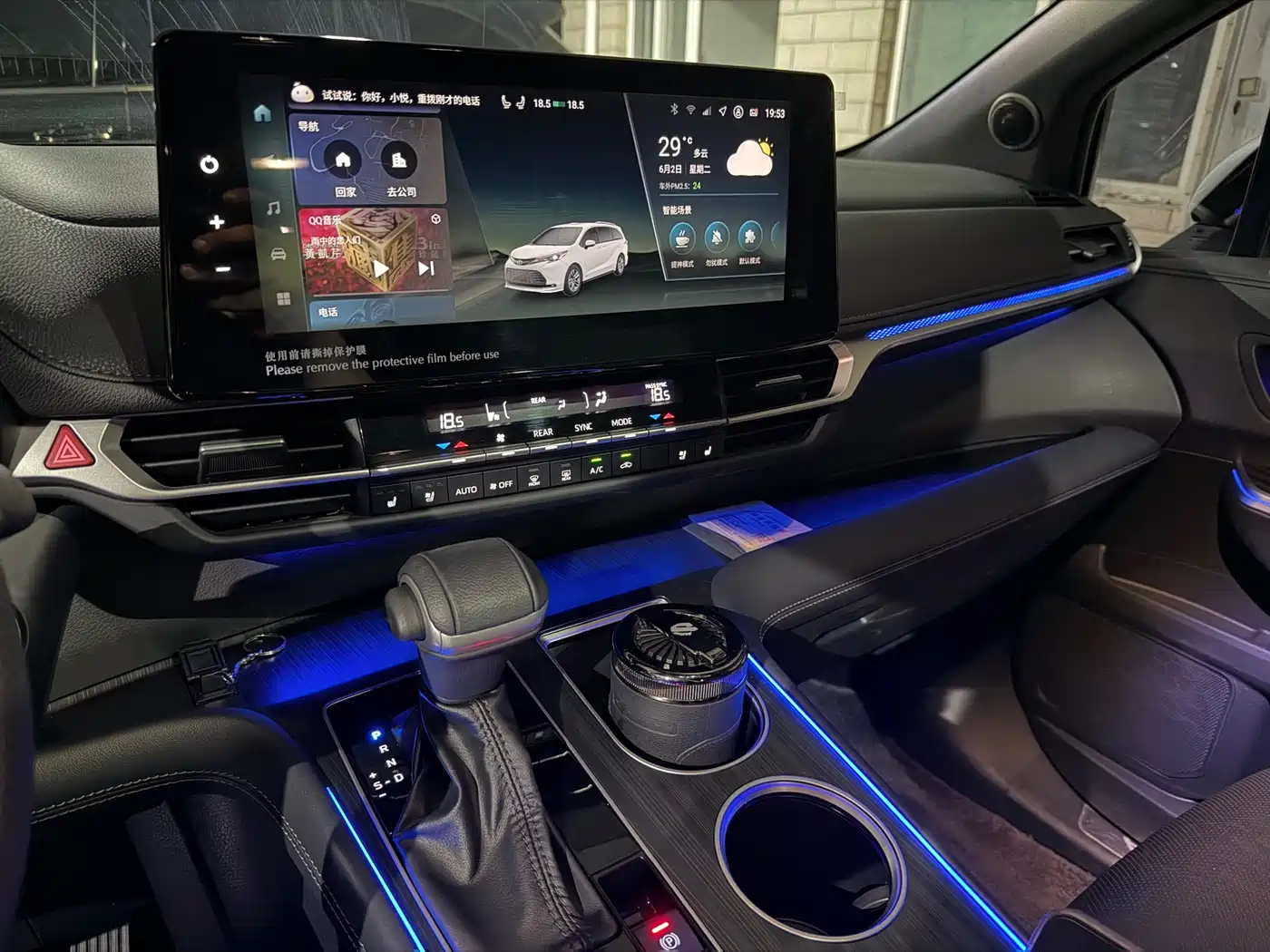Toyota Sienna 2024 2.5L Hybrid 4WD Premium Edition фото 8