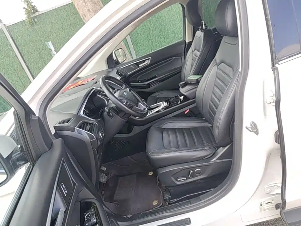 Фото 15 - Ford Edge