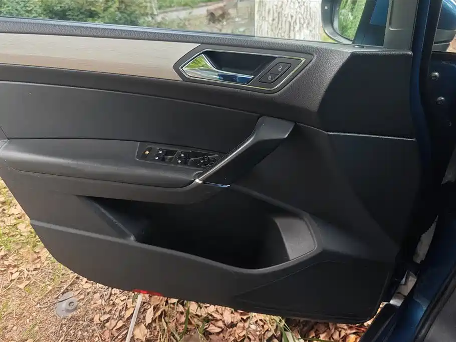 Volkswagen Touran 2018 Touran L 280TSI DSG Comfort 7-seater China V фото 7