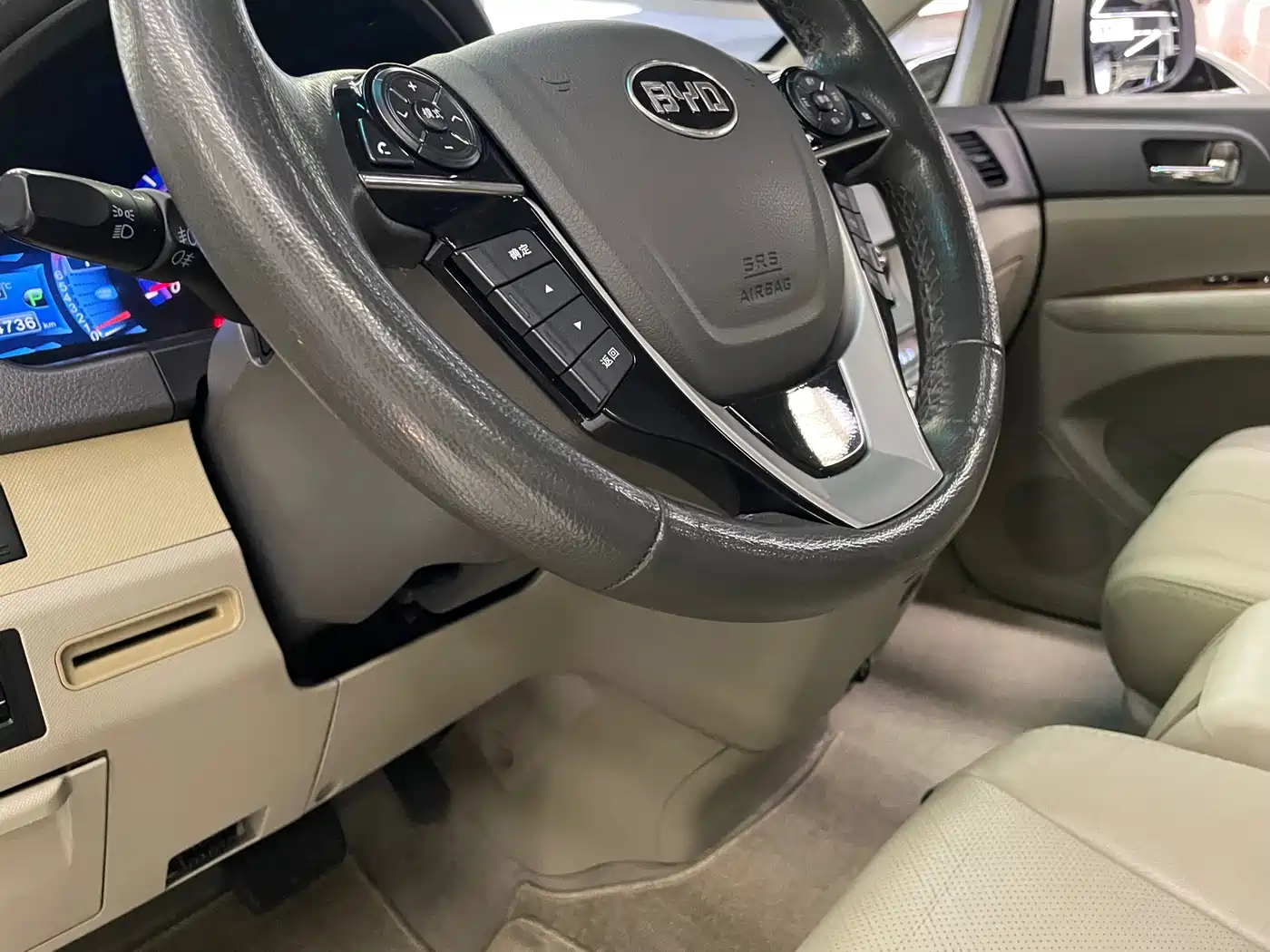BYD M6 2014 2013 2.4L Automatic Premium