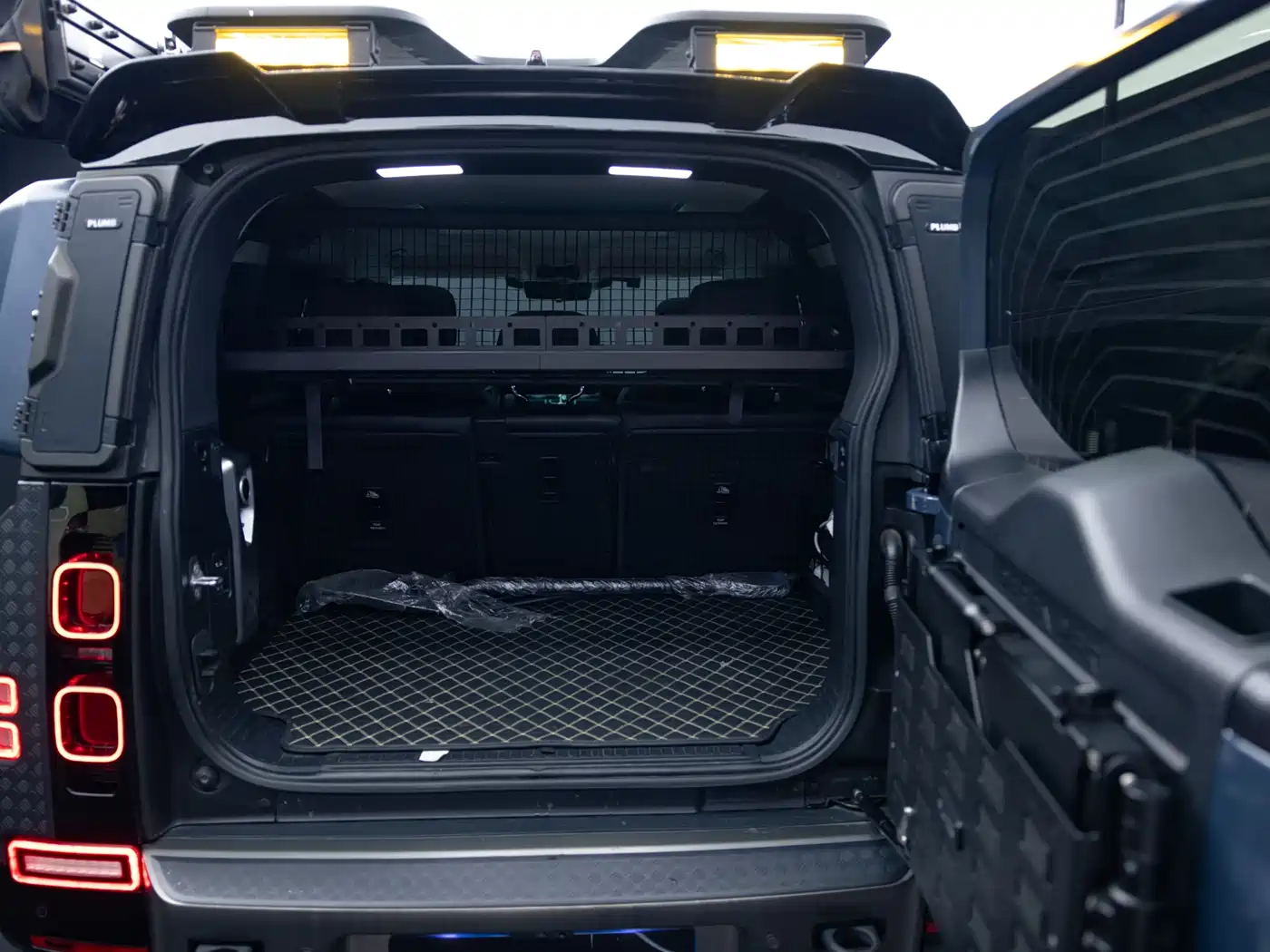 Land Rover Defender 2023 Facelift 110 3.0T P400 X-DYNAMIC HSE фото 33