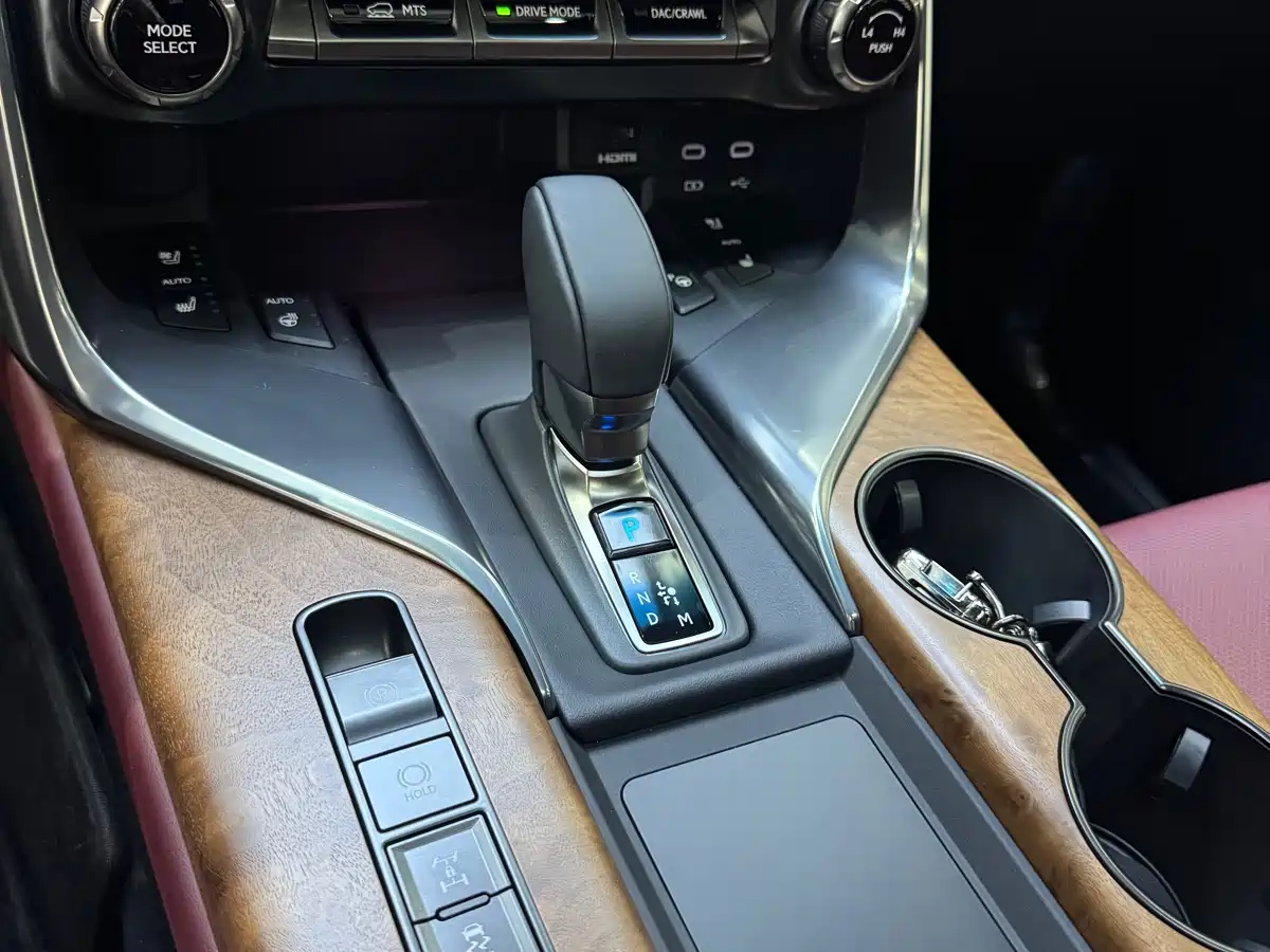 Lexus LX 2025 700h Boundary Edition фото 13