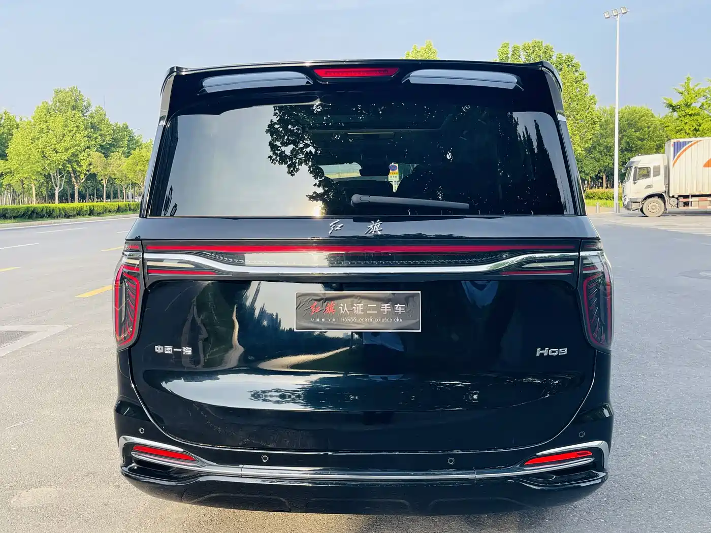 Hongqi HQ9 2023 2.0T Smart Connect Flag Enjoy Edition фото 28