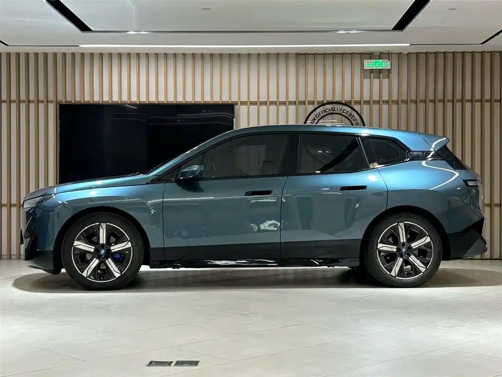 BMW iX 2023 xDrive50 фото 6