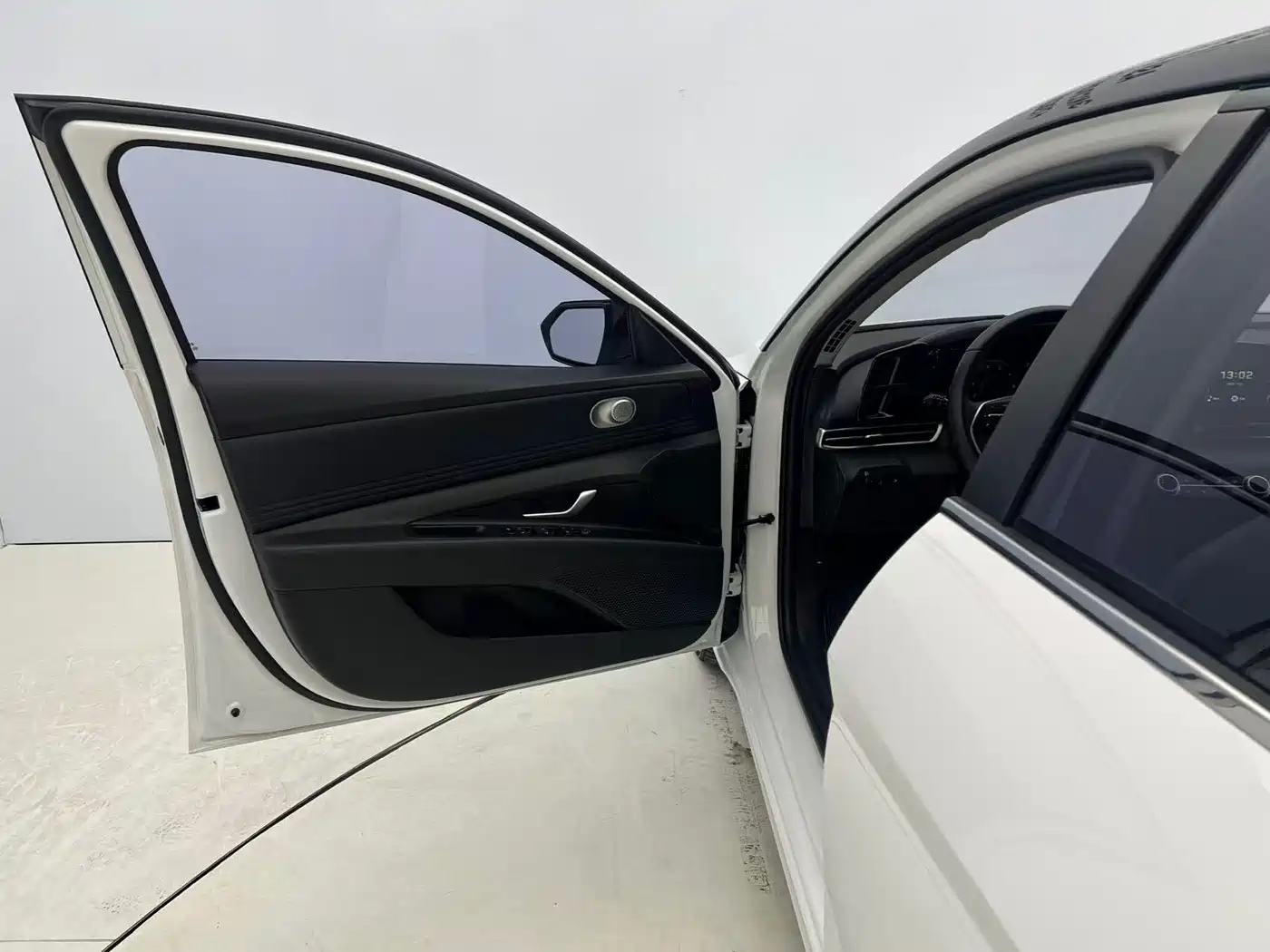 Hyundai Elantra 2022 1.5L CVT GLX Elite Edition фото 16
