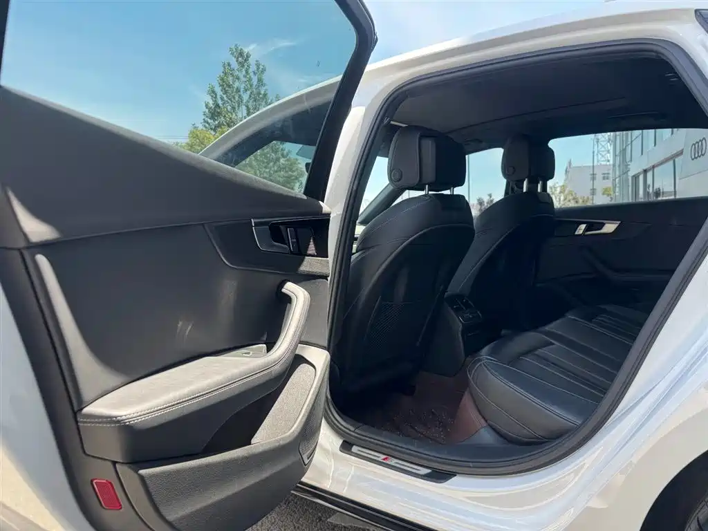 Audi A4L 2024 40 TFSI Luxury Dynamic фото 7