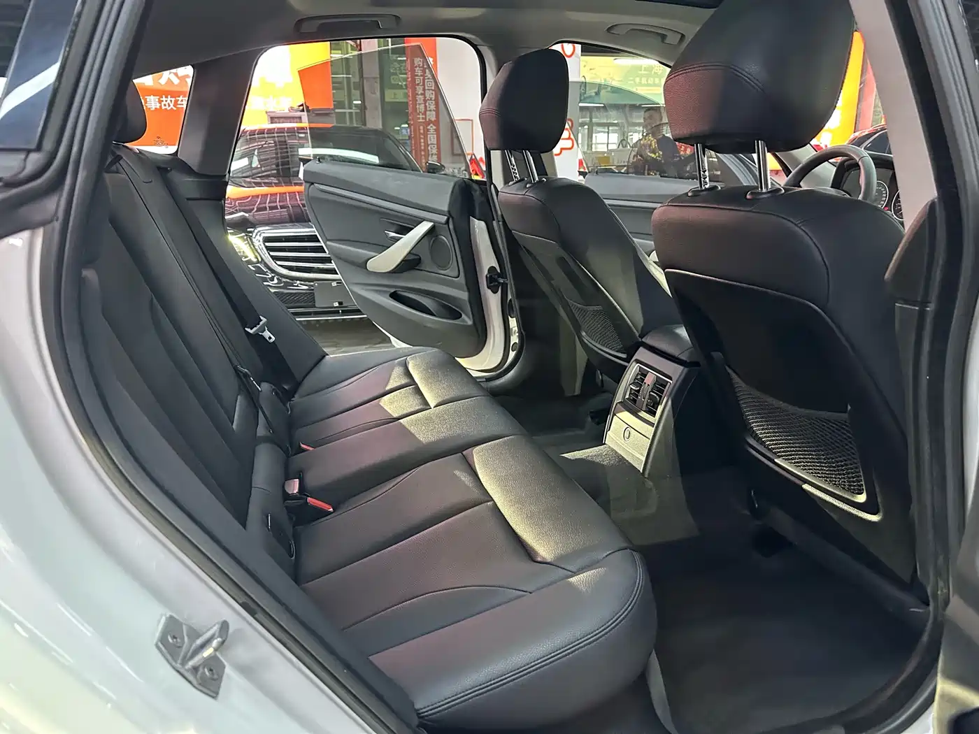 BMW 3 Series GT 2013 Model 320i Leading фото 11