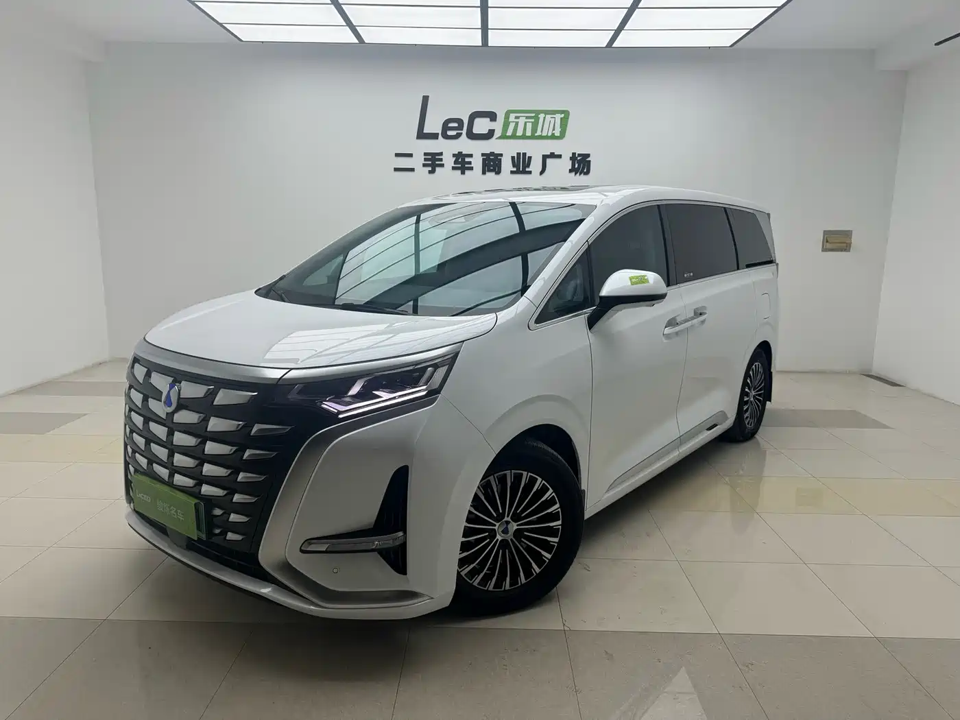 Denza D9 2023 2022 DM-i 970 AWD Flagship