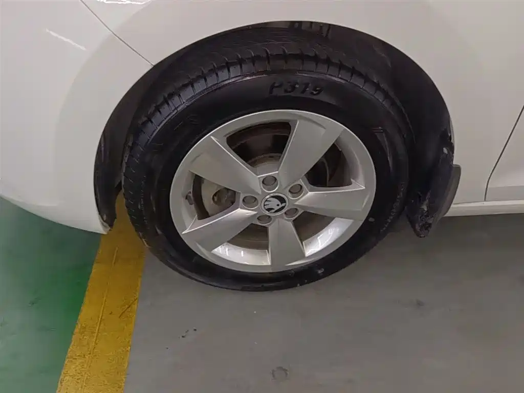 Škoda Skoda Rapid Spaceback 2018 1.6L Manual Comfort фото 23