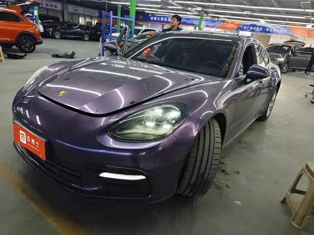 PORSCHE PANAMERA