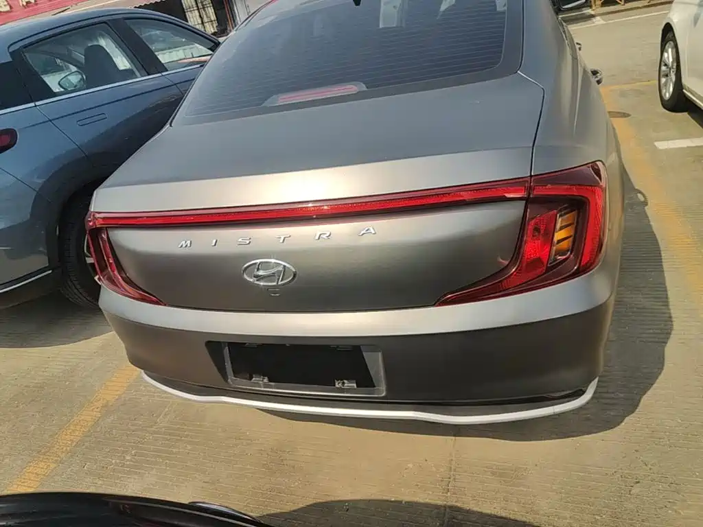 Hyundai Mistra 2021 2021 1.8L CVT LUX Premium