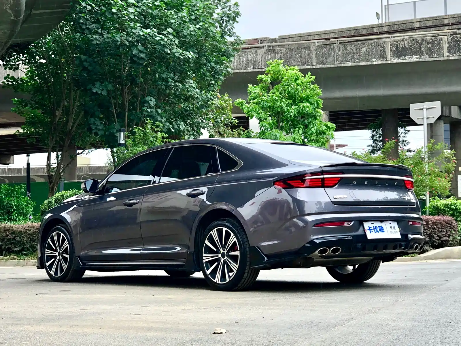 Фото 4 - Geely Preface