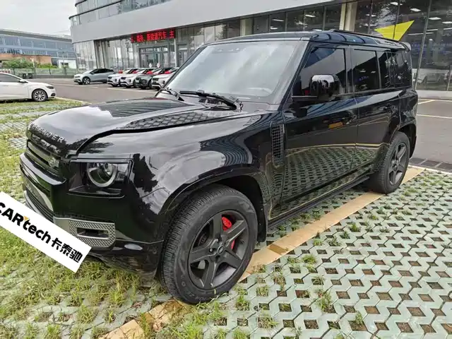 Land Rover Defender 2024