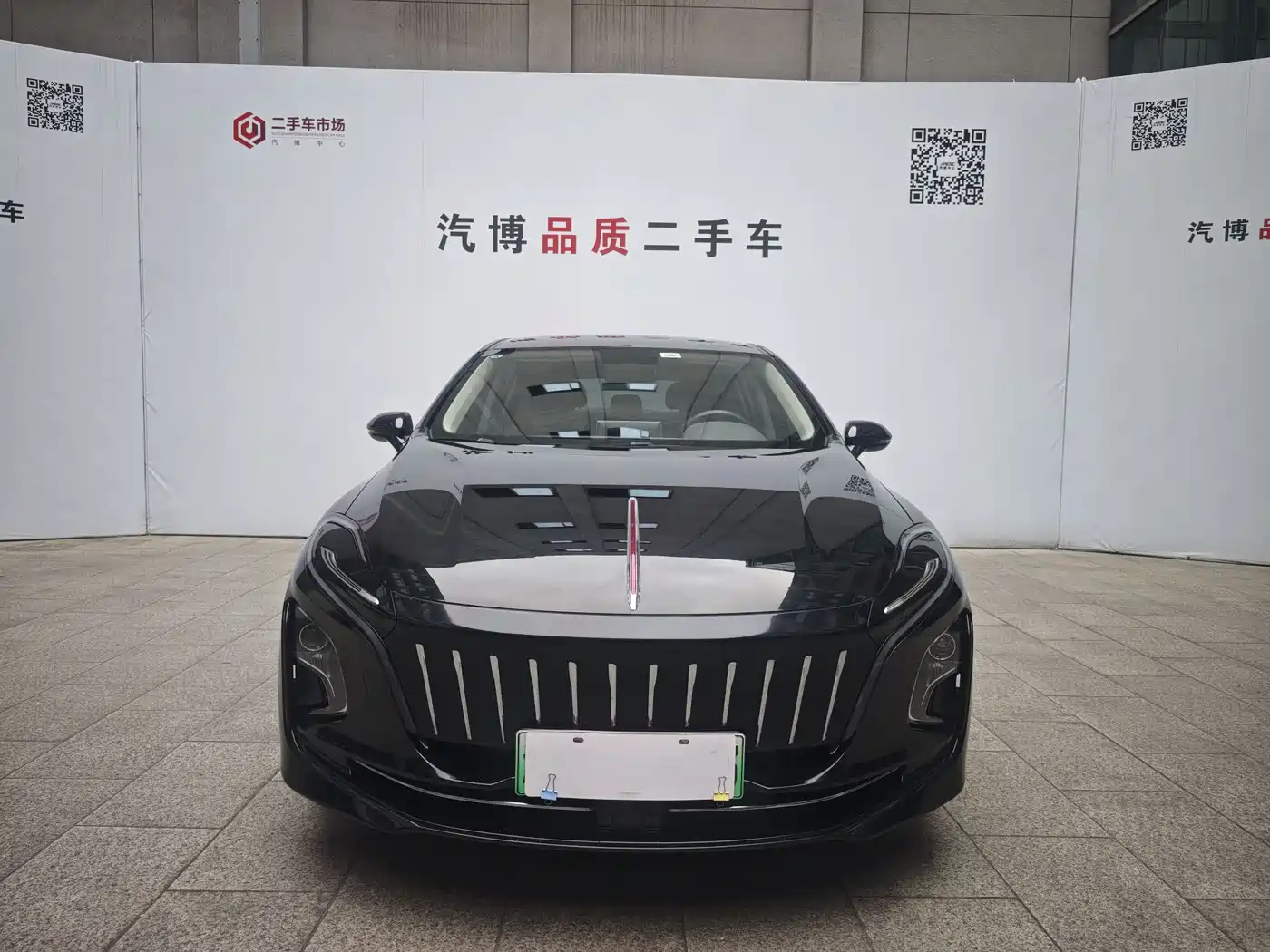 Hongqi E-QM5 2022 431km Charging Enjoyment Edition фото 2