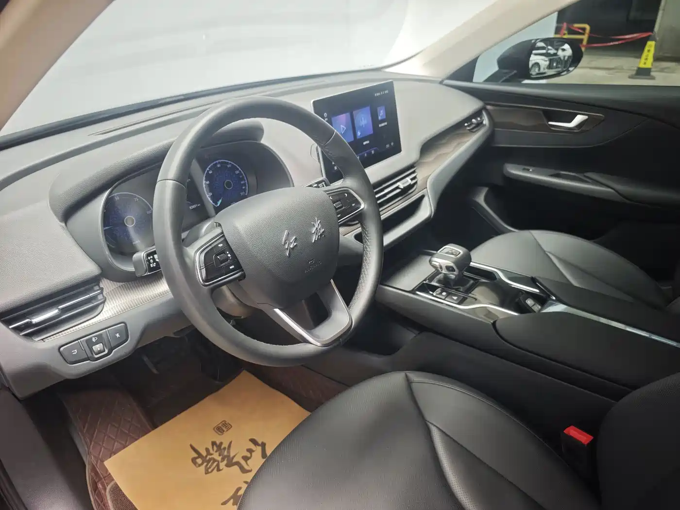 Hongqi E-QM5 2022 431km Charging Enjoyment Edition фото 10
