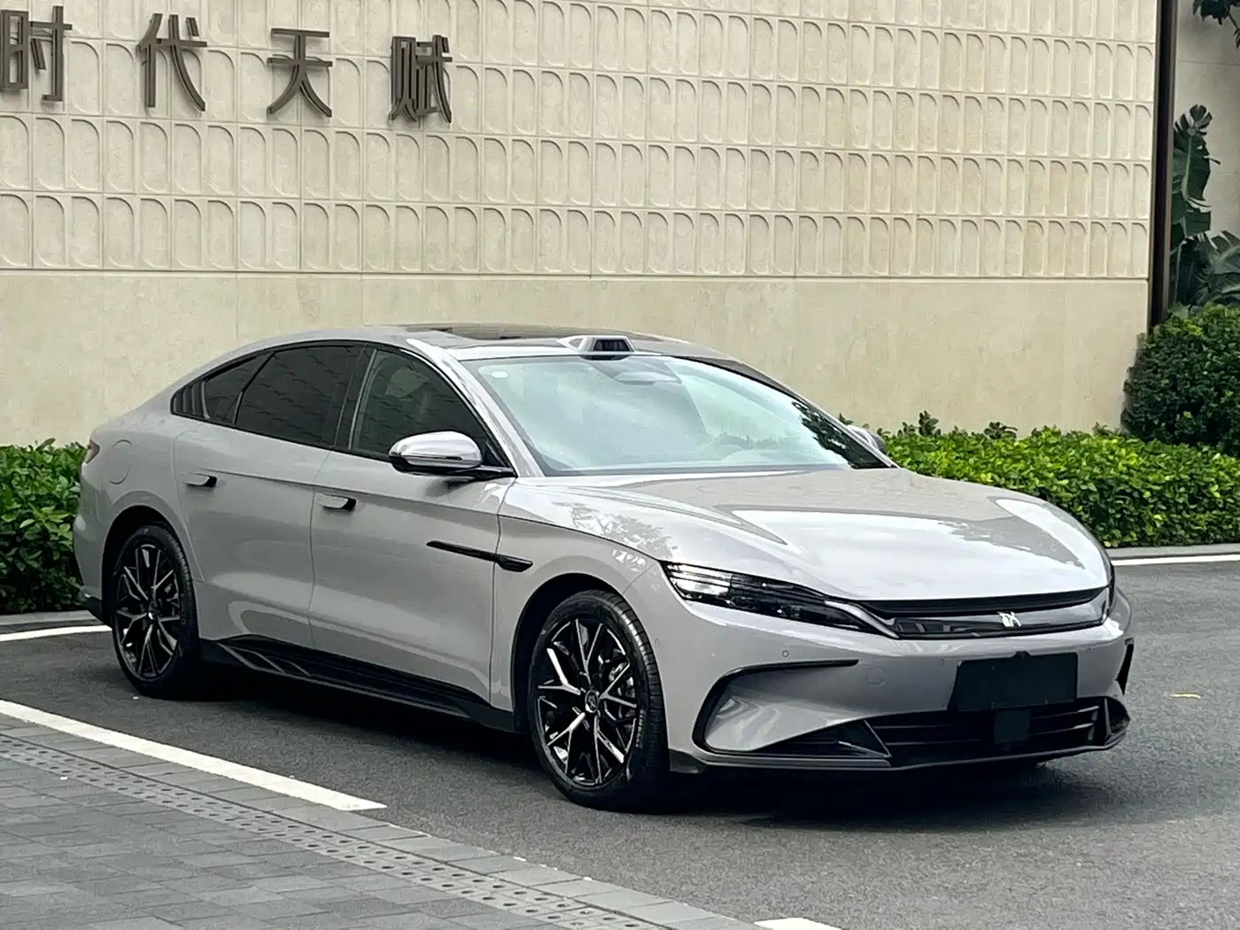 BYD Han 2025 2025 DM-i Smart Driving Edition 125KM Honor