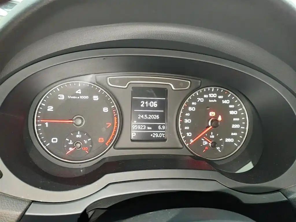 Audi Q3 2015 35 TFSI Comfort фото 12