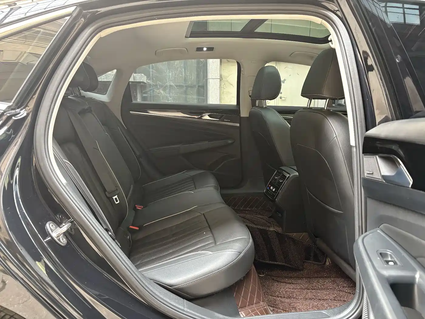 Volkswagen Passat 2022 330TSI Starlight Elite Edition фото 15