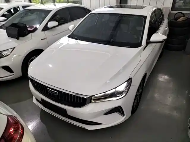Geely Emgrand 2021