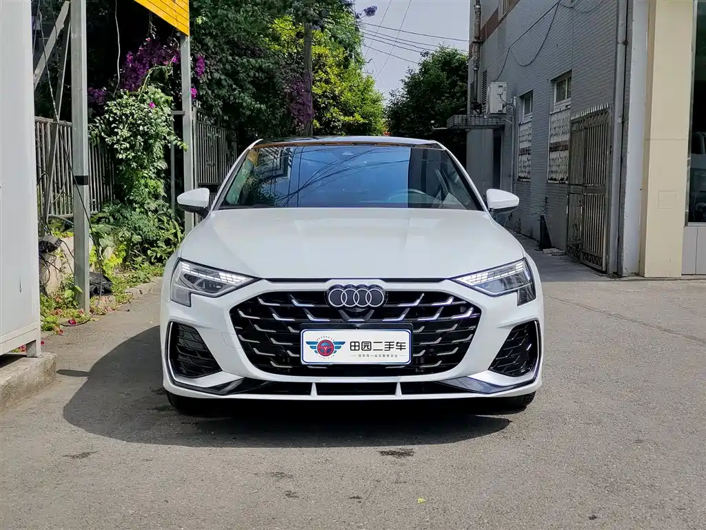 Audi A3 2025 Sportback 35TFSI Flying Premium фото 2