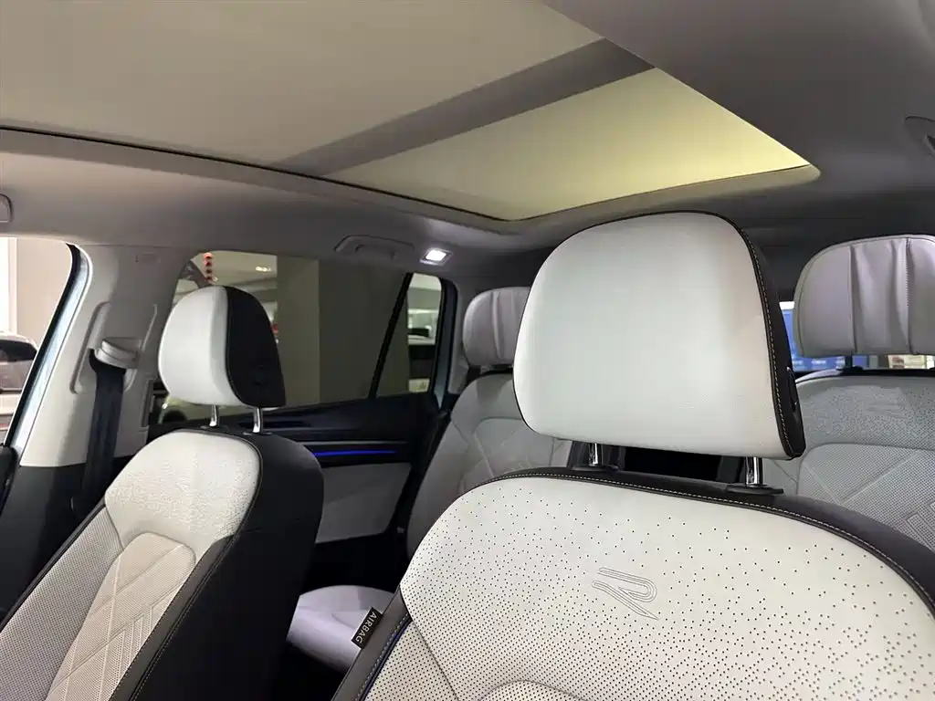 Volkswagen Talagon 2025 450TSI R-Line 6-Seater фото 9