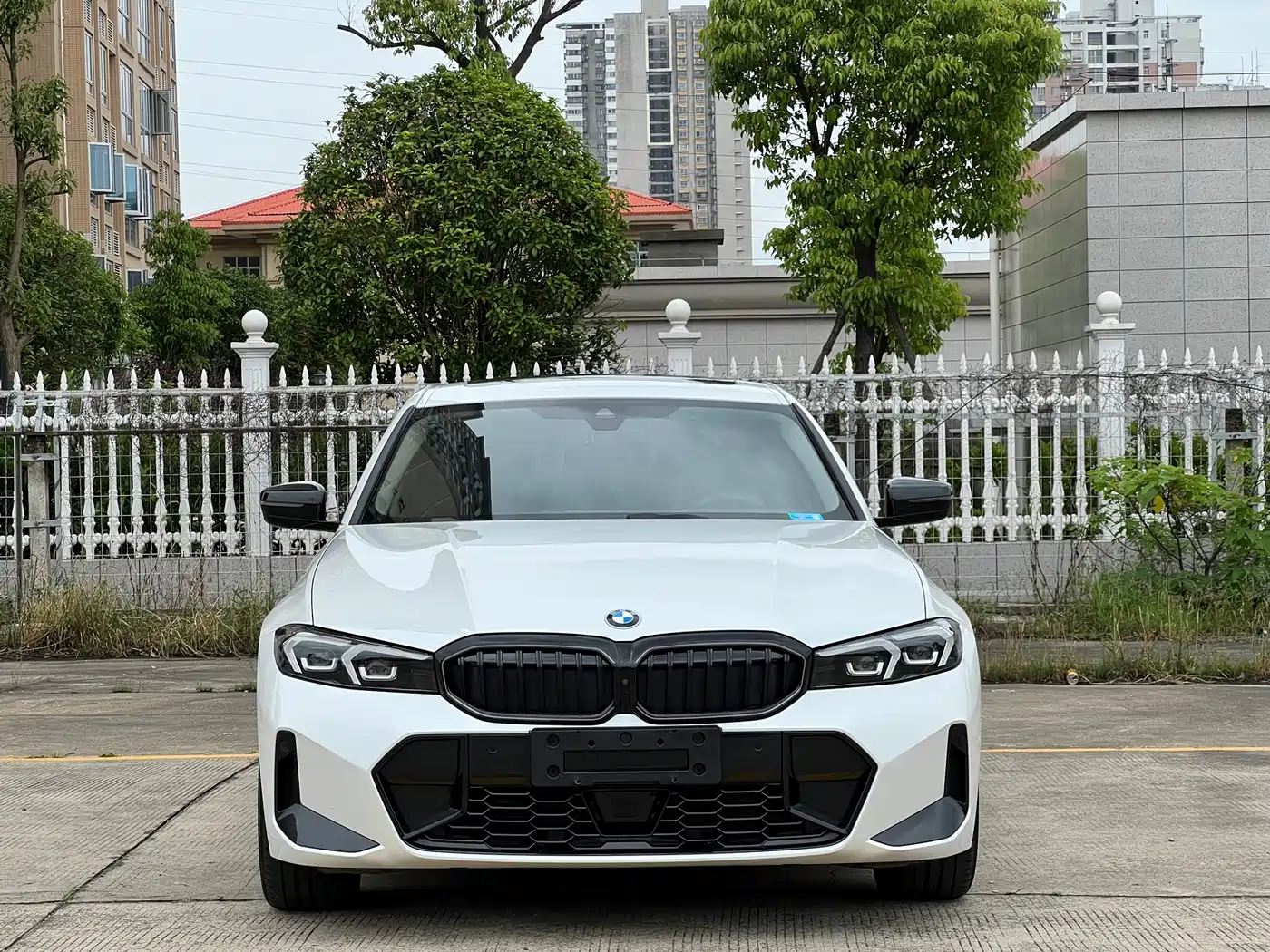 BMW 3 Series 2025 330Li M Sport Night Edition фото 2