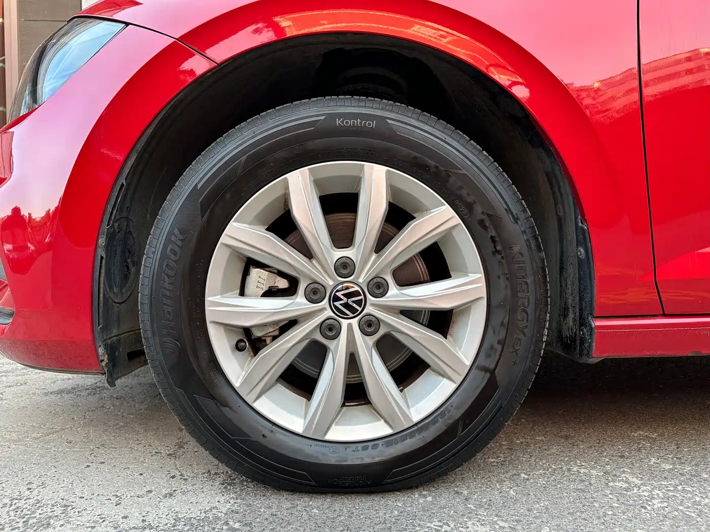 Volkswagen Polo 2023 Facelift Plus 1.5L Auto Chroma Tech Edition фото 17