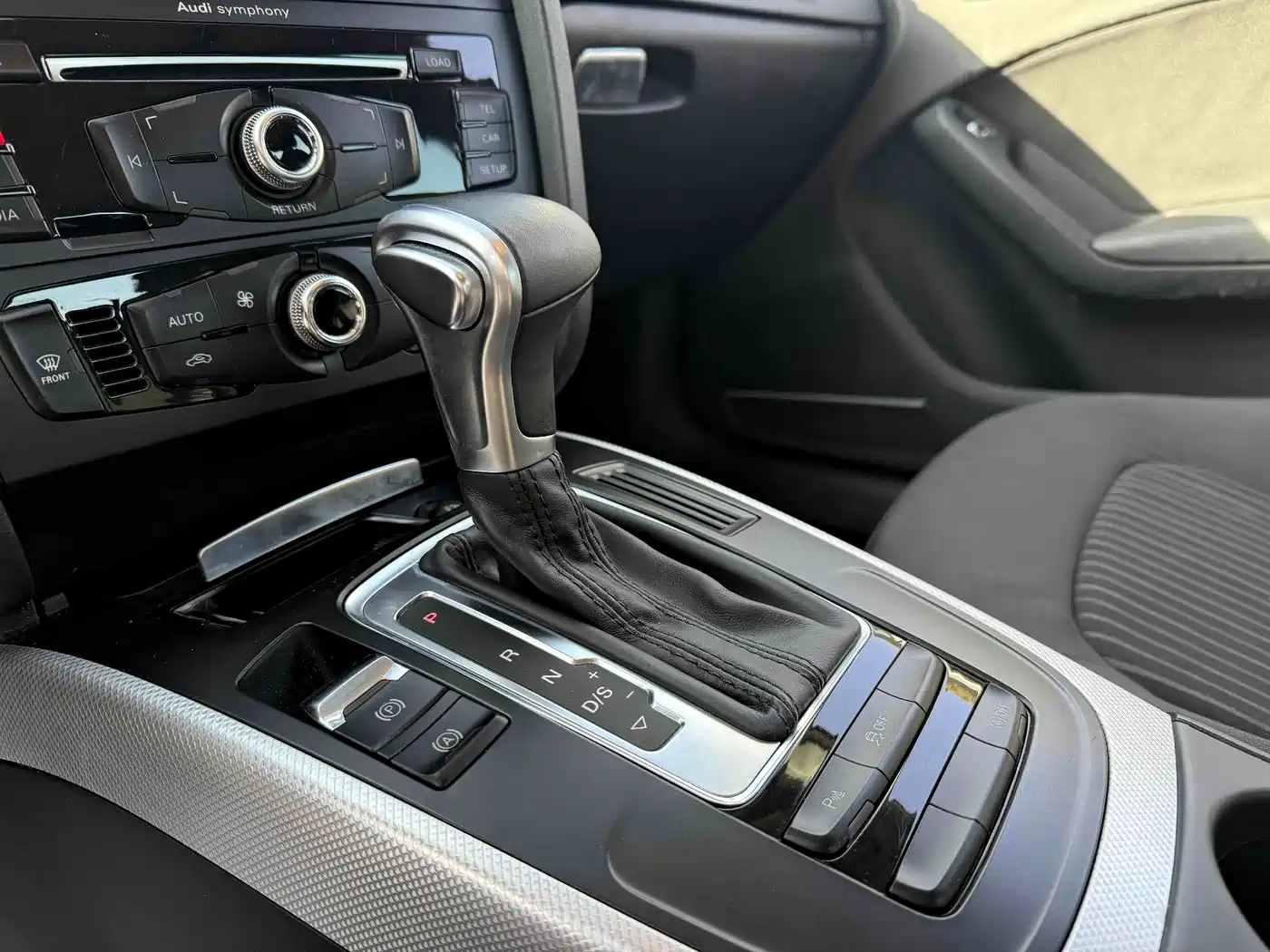 Audi A4L 2013 35 TFSI Automatic Standard фото 12