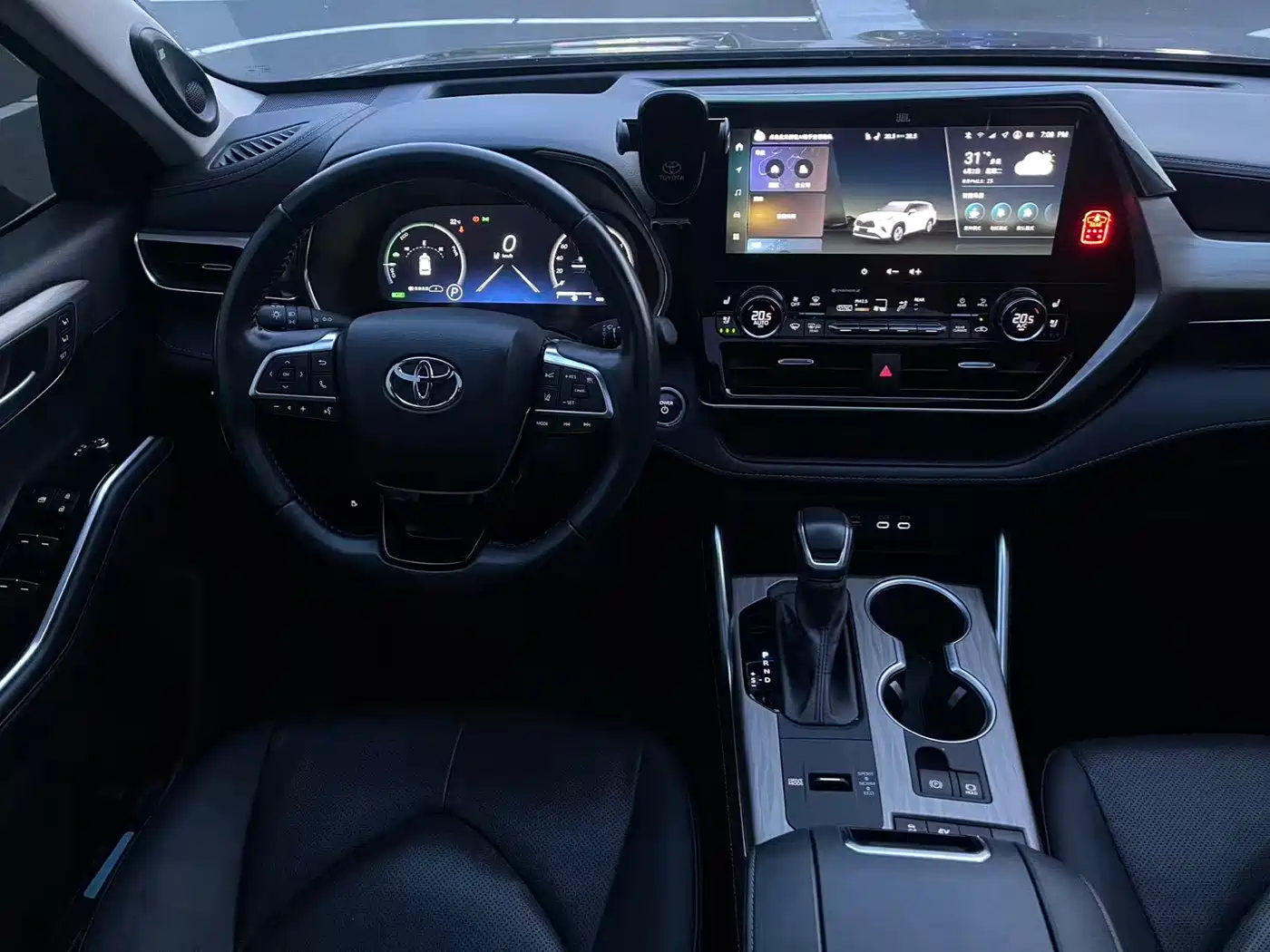 Toyota Highlander 2024 2.5L Smart Hybrid 4WD Ultimate 7-seater фото 8