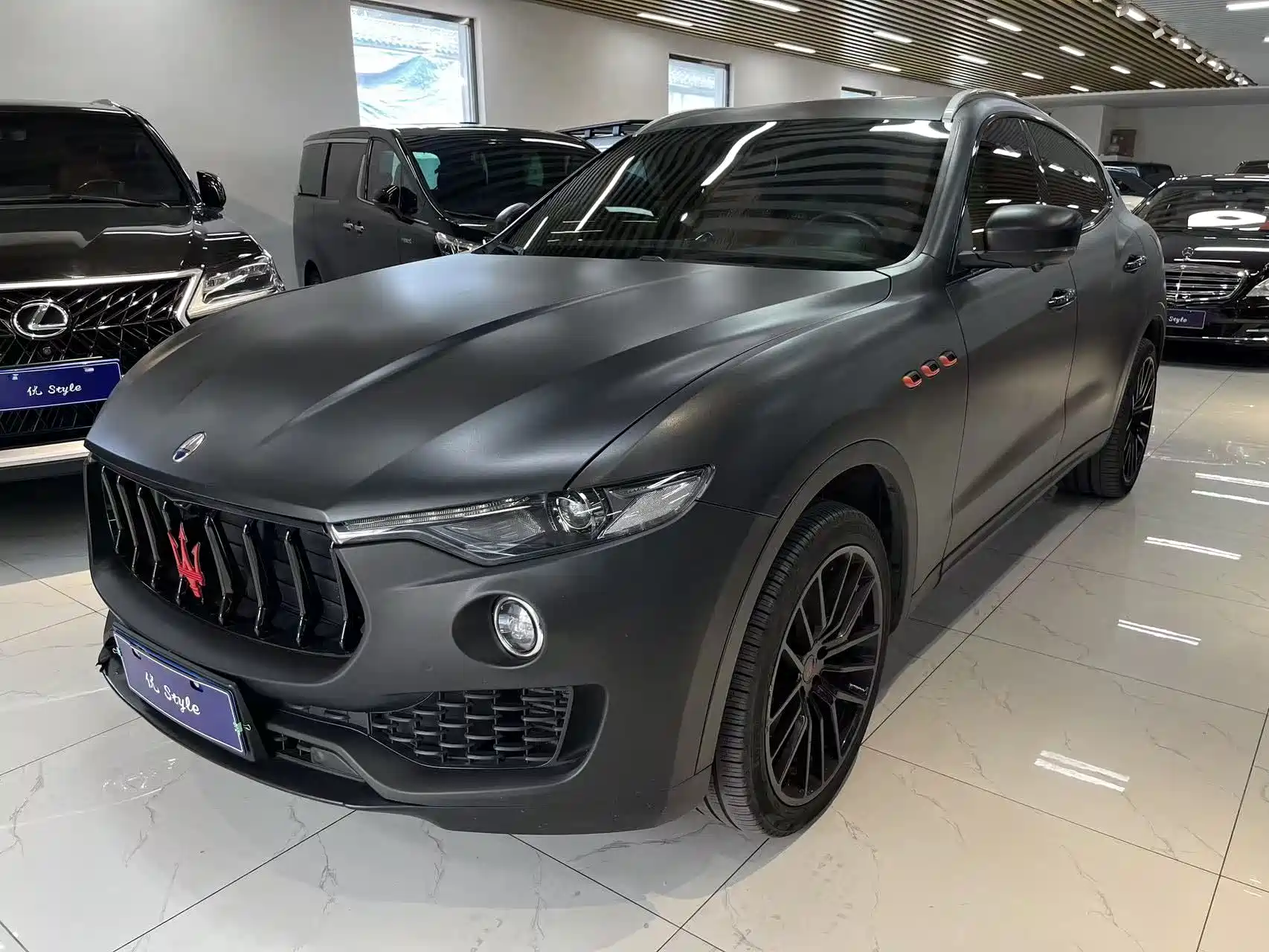 Photo 2 - Maserati Levante