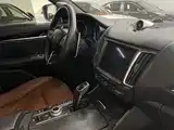 Photo 20 - Maserati Levante
