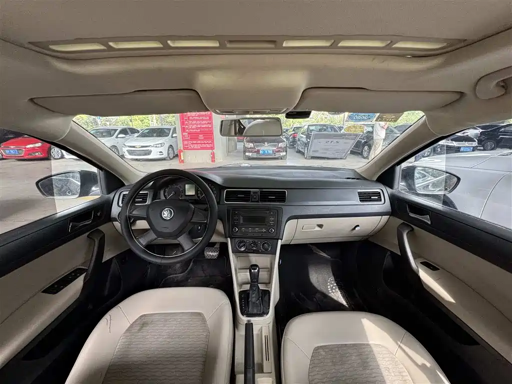 Škoda Rapid 2013 1.6L Automatic Smart Selection фото 9