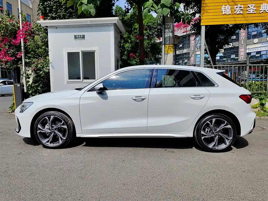 Audi A3 2025 Sportback 35TFSI Flying Premium фото 3