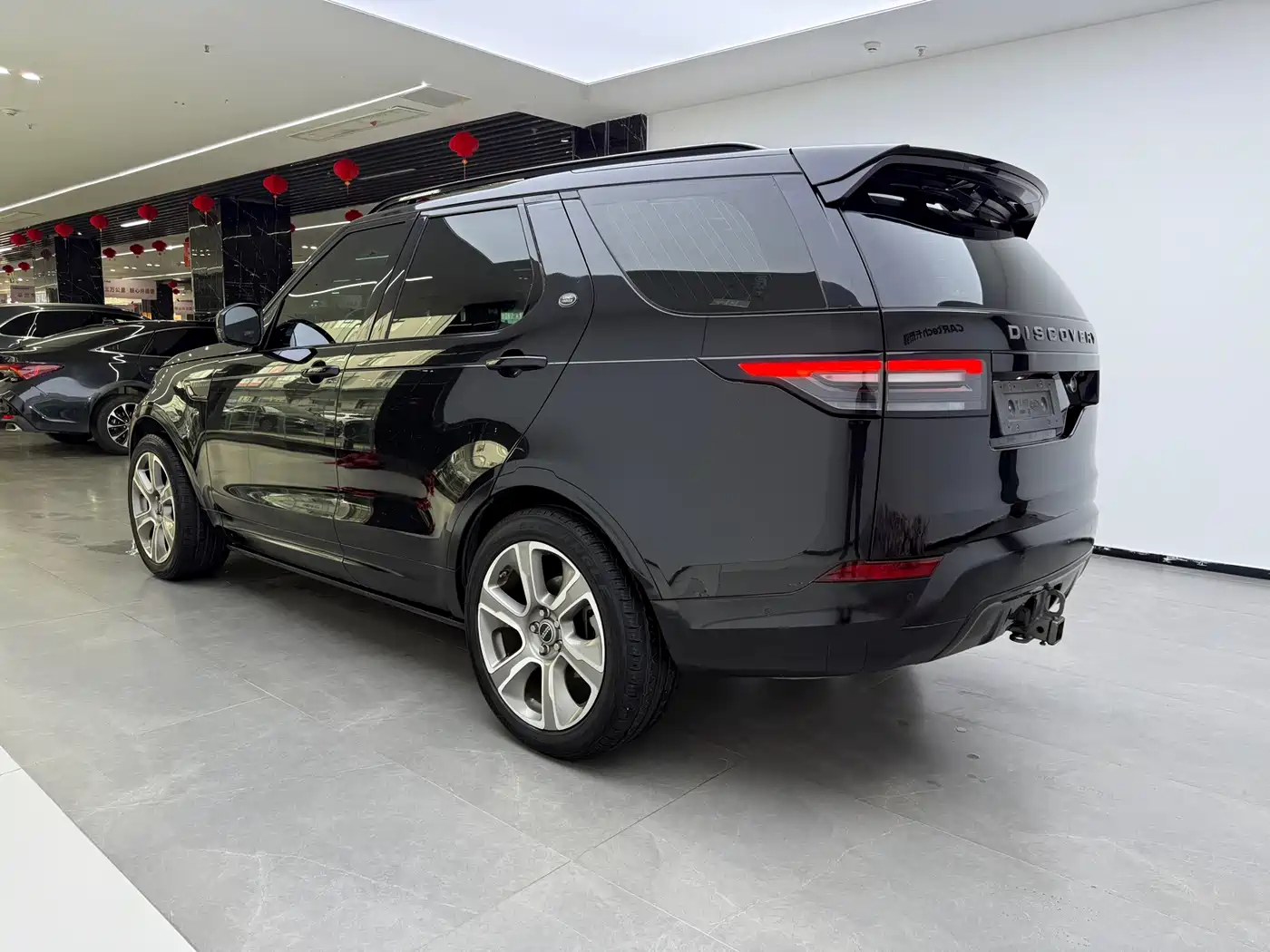 Land Rover Discovery 2019 2.0T SE фото 4