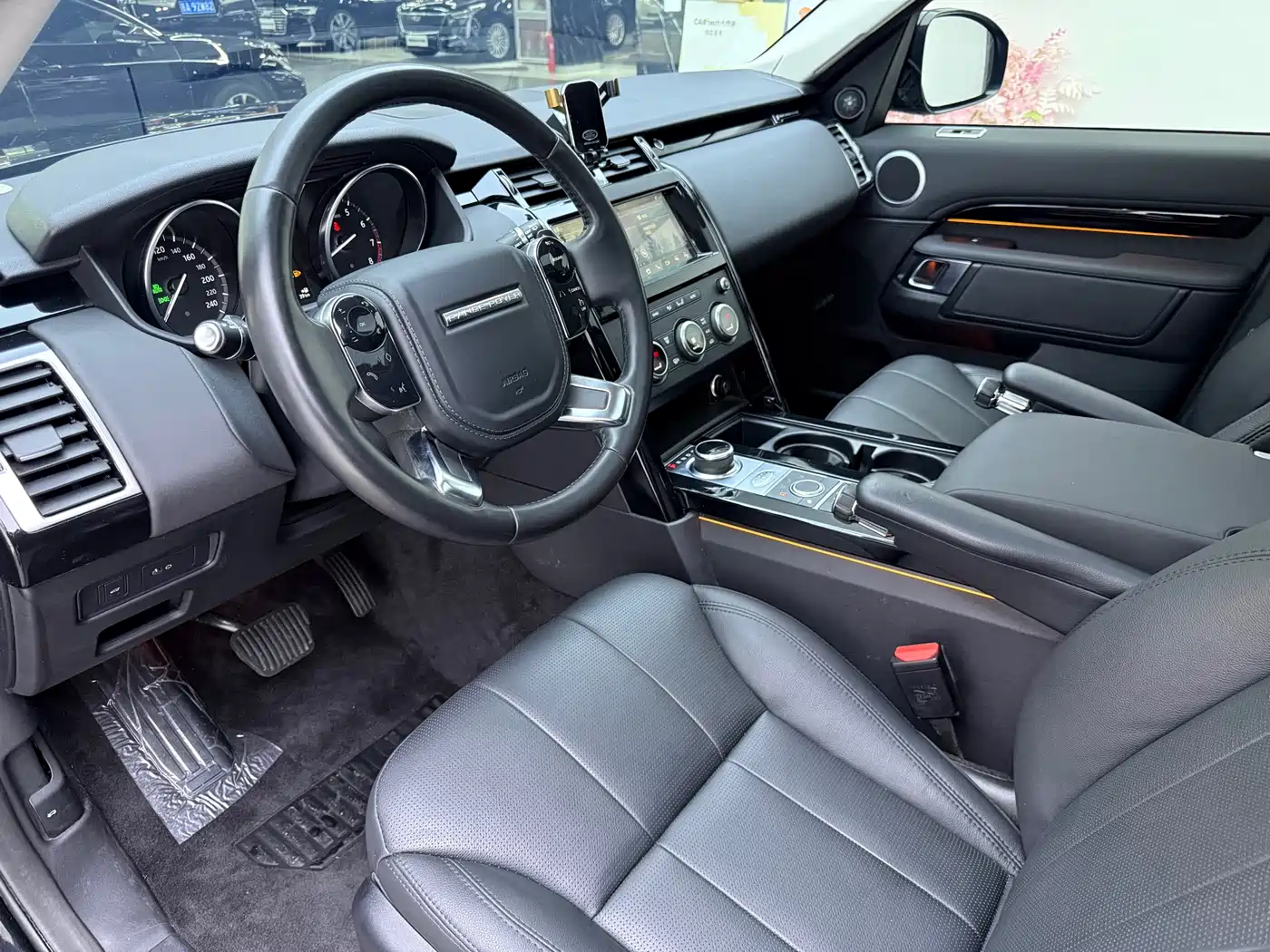 Land Rover Discovery 2019 2.0T SE фото 13