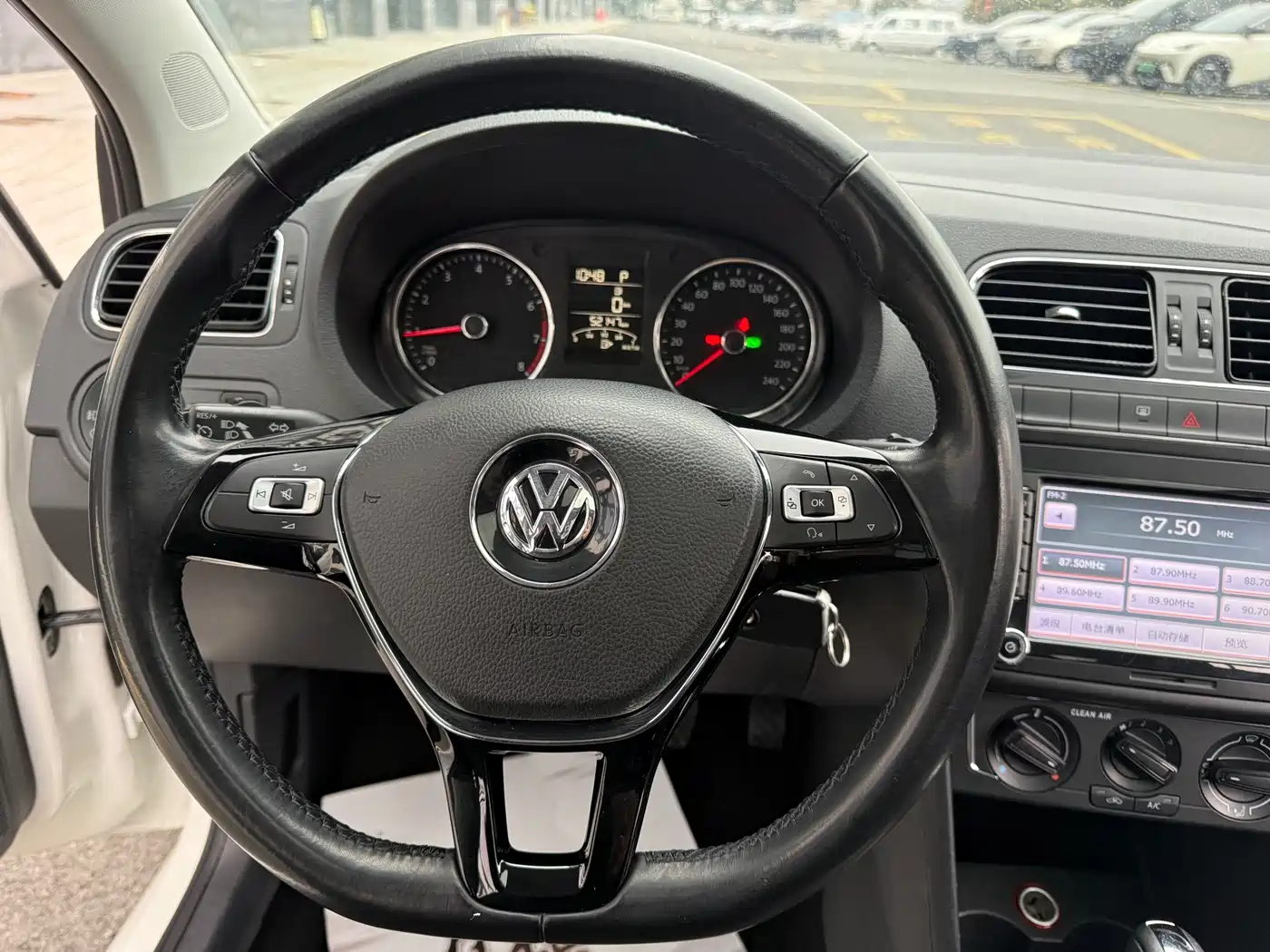 Volkswagen Polo 2016 1.6L Automatic Comfort фото 7