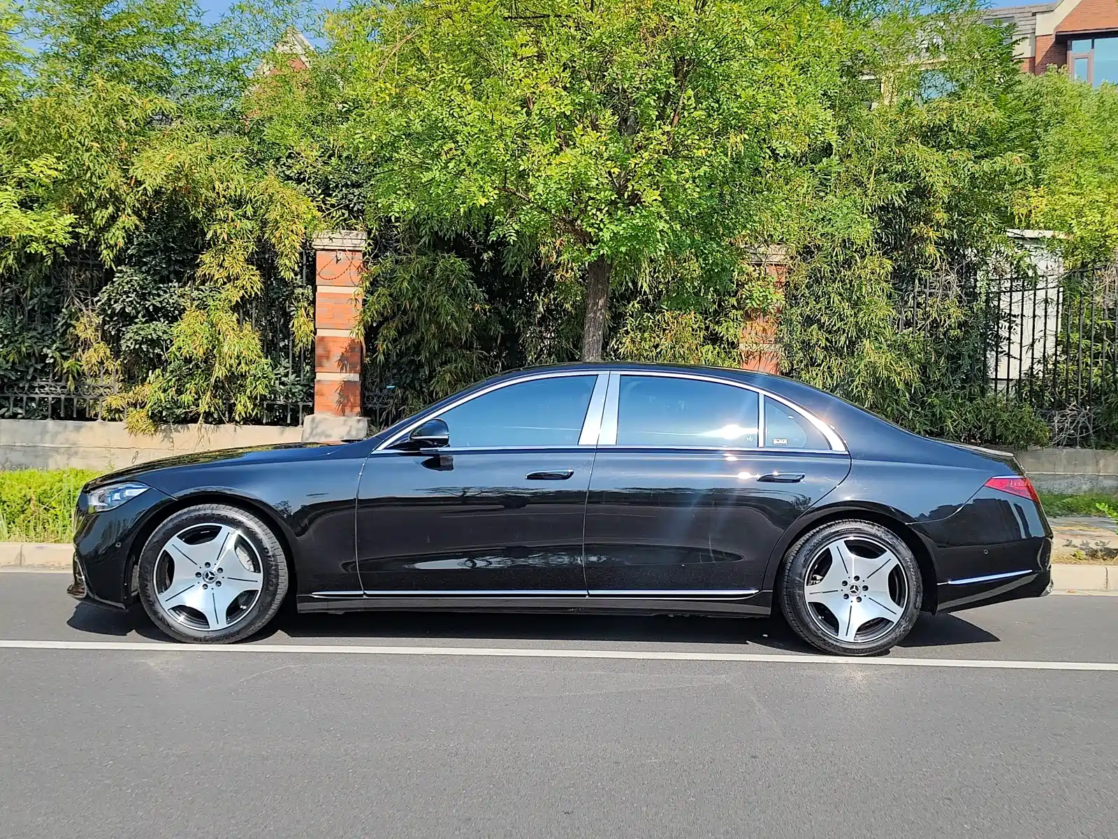 Photo 24 - Mercedes-Benz S-Class