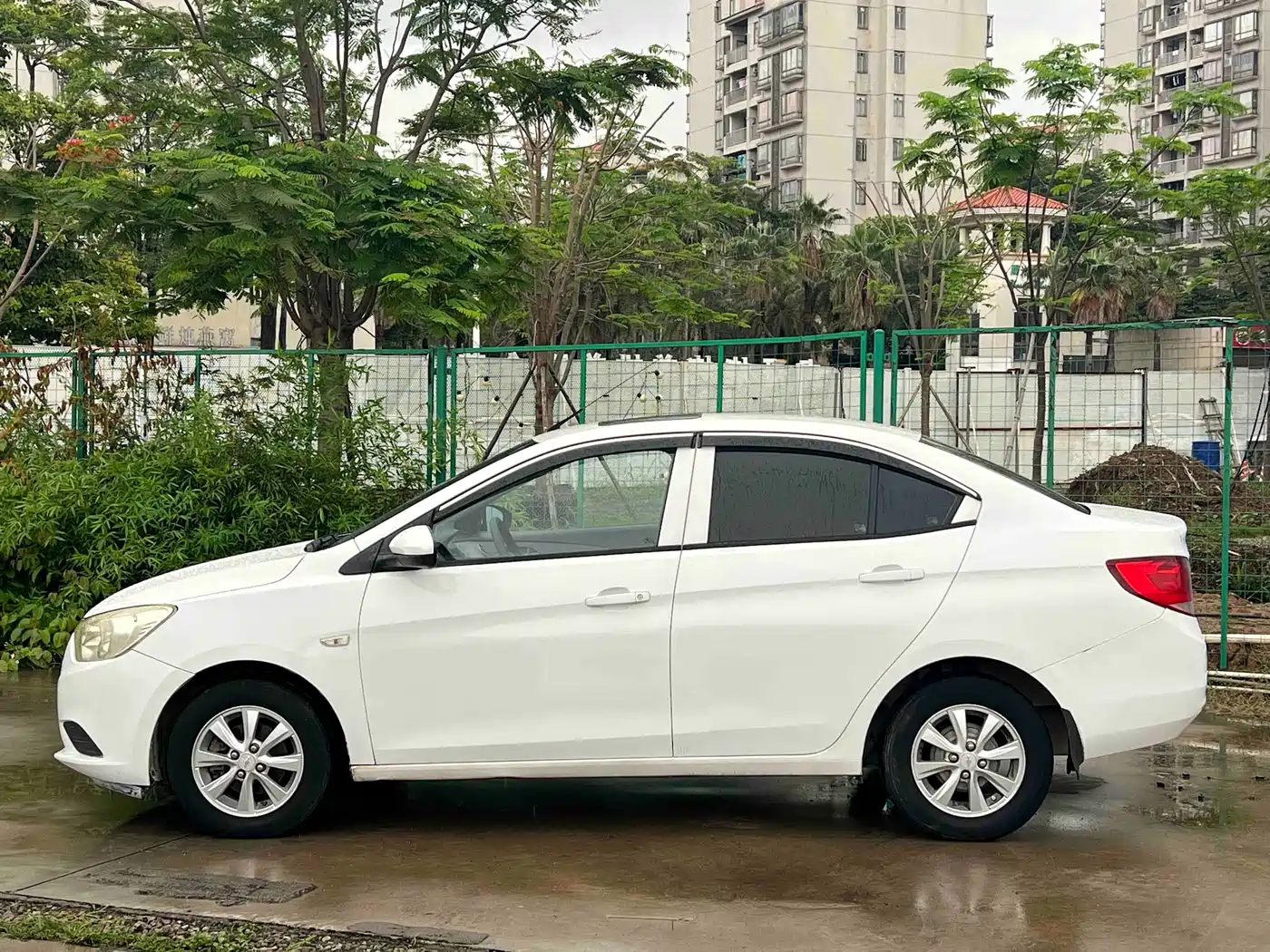 Chevrolet Sail 2016 Sail 3 1.3L Manual Comfort Sunroof Edition фото 3