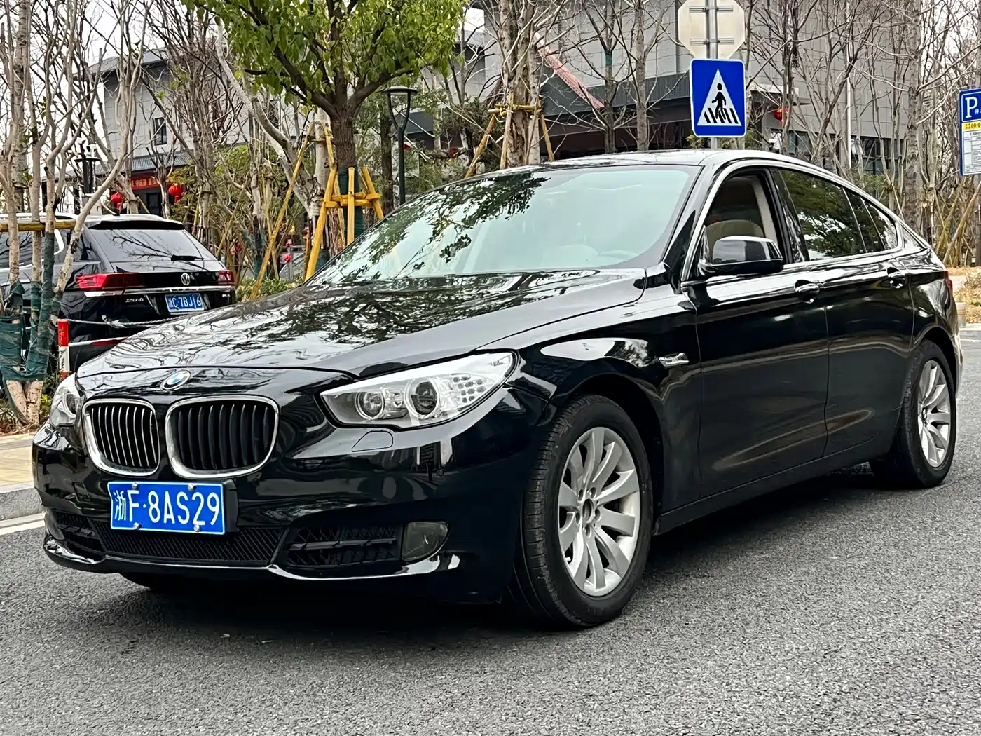 BMW 5 Series GT 2011 535i xDrive Luxury Model