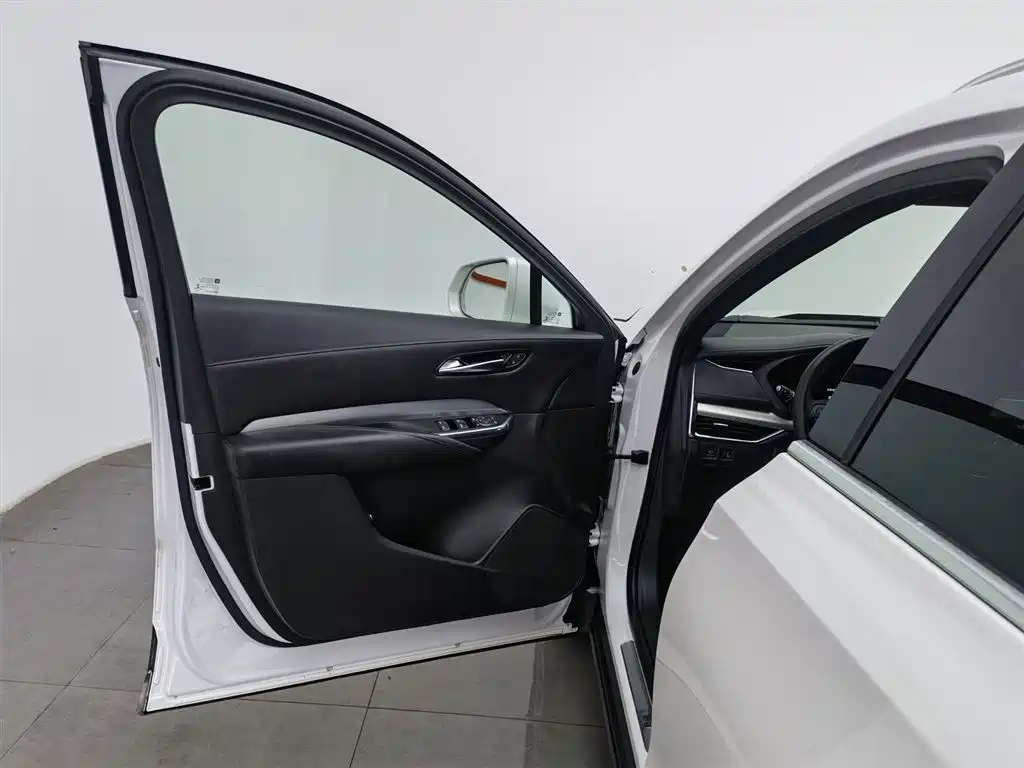 Cadillac XT4 2018 Model 28T 2WD Luxury фото 8