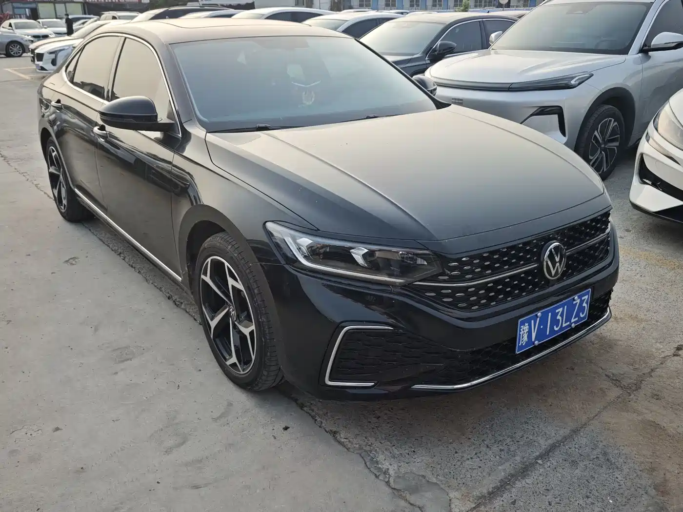 Volkswagen Passat 2025 Outstanding 380TSI Dragon Soaring Edition фото 2