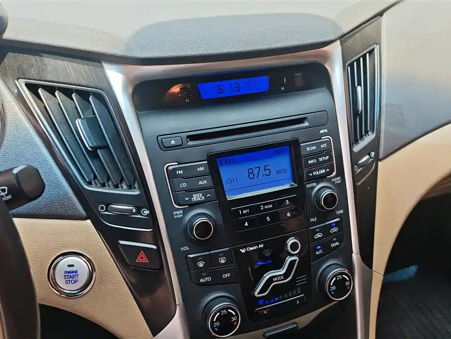 Hyundai Sonata 2013 2.0L Automatic Luxury Edition фото 13