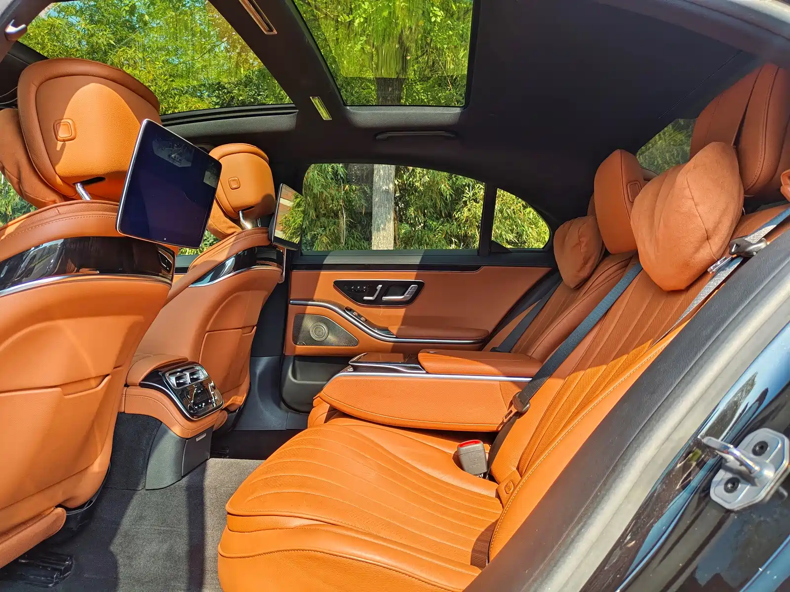 Photo 34 - Mercedes-Benz S-Class