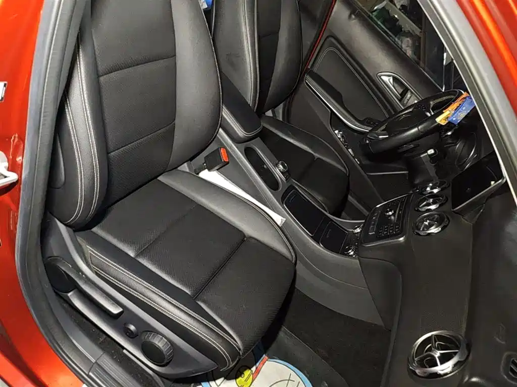 Mercedes-Benz GLA 2017 GLA 200 Dynamic фото 25