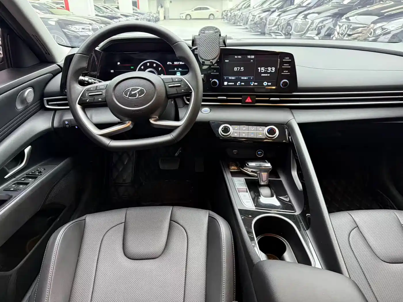 Hyundai Elantra 2023 1.5L CVT GLX Elite Edition фото 11